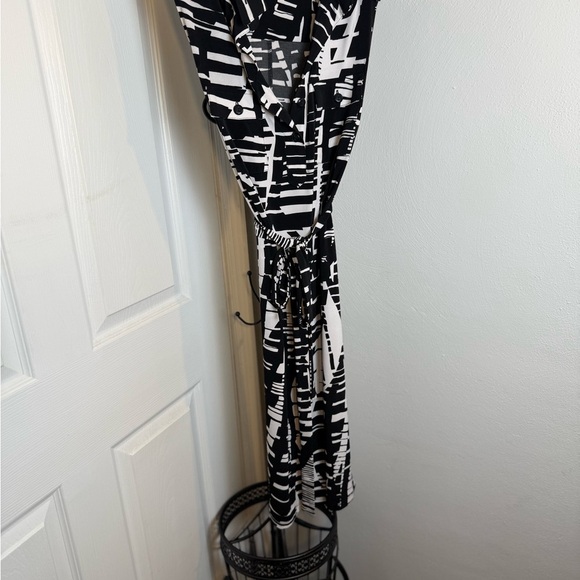 Enfocus Studio Black and White Ruched Sheath Dress - Picture 3 of 10